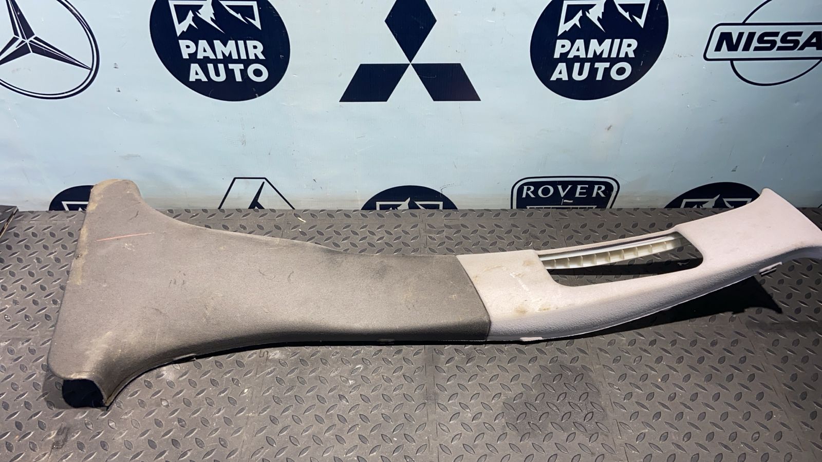 Обшивка стойки средняя правая Mercedes E/W211 2002-2009