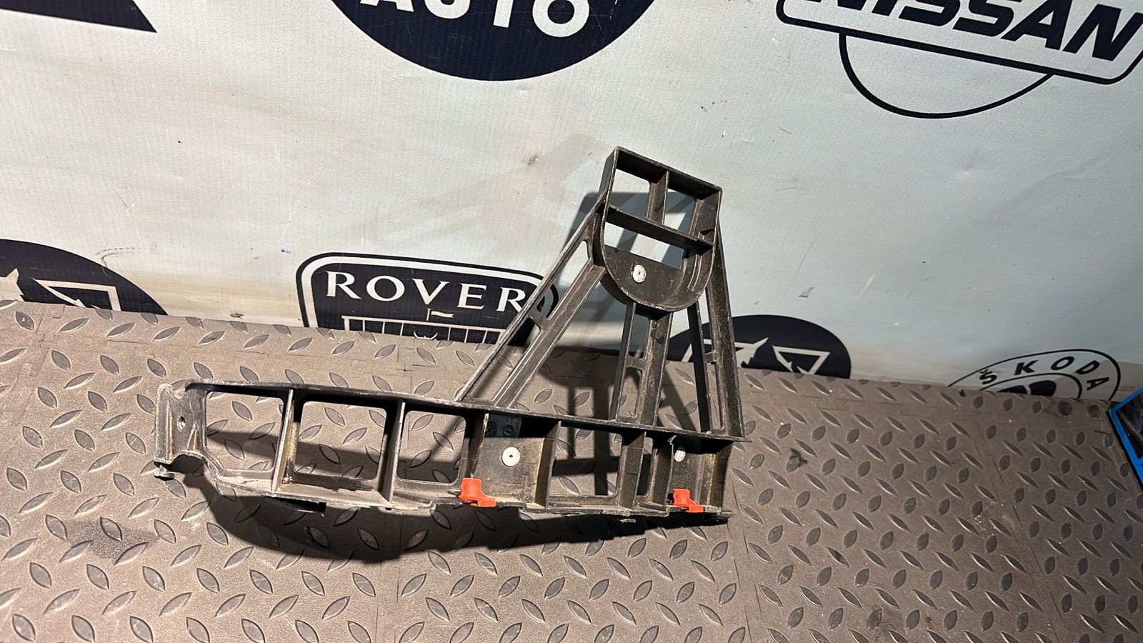 Кронштейн бампера задний левый Opel Vectra/C 2002-2008