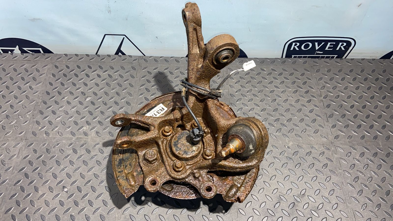 Кулак поворотный задний правый Toyota Avensis/2 2003-2009