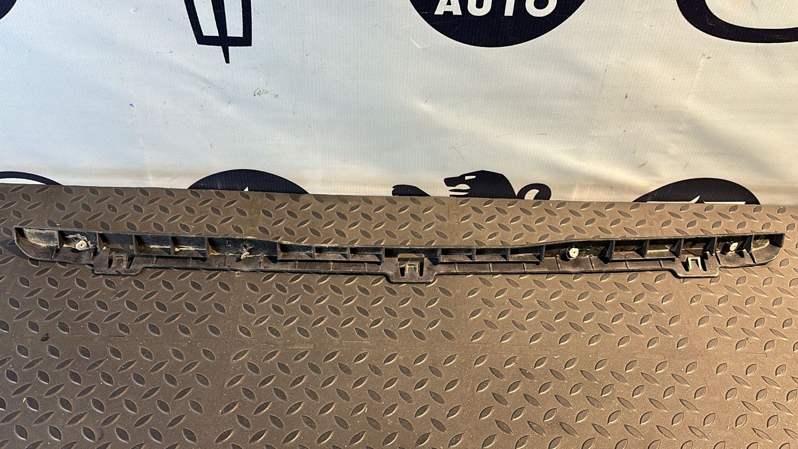 Кронштейн бампера задний Opel Zafira/B 2005-2014