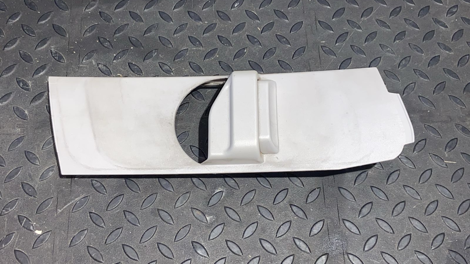 Обшивка стойки средняя правая Mercedes E/W211 2002-2009