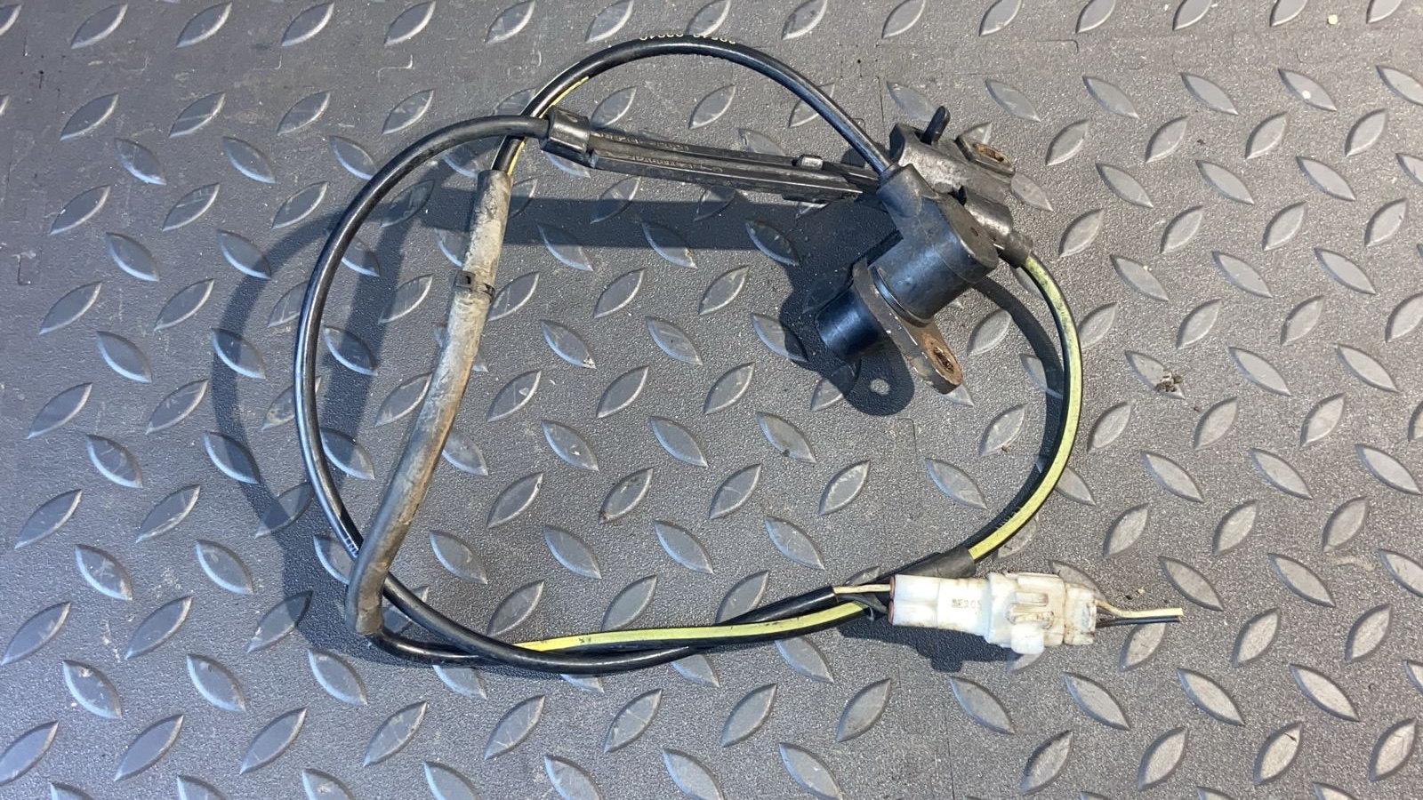 Датчик ABS передний правый Toyota Avensis/2 2003-2009