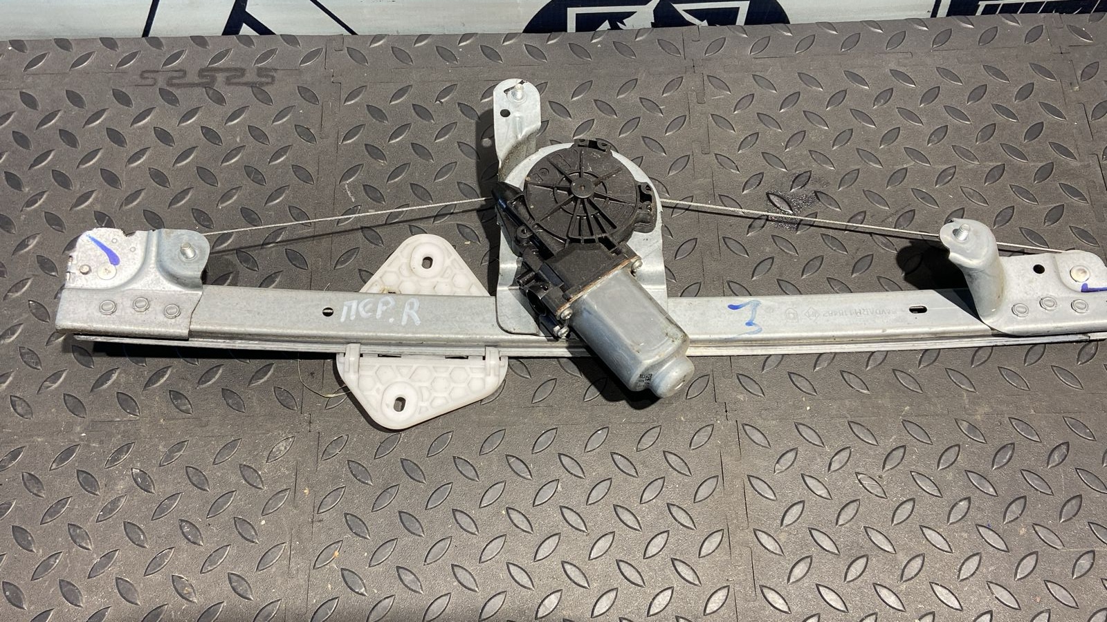 Стеклоподъемник передний правый Renault Logan 2004-2015