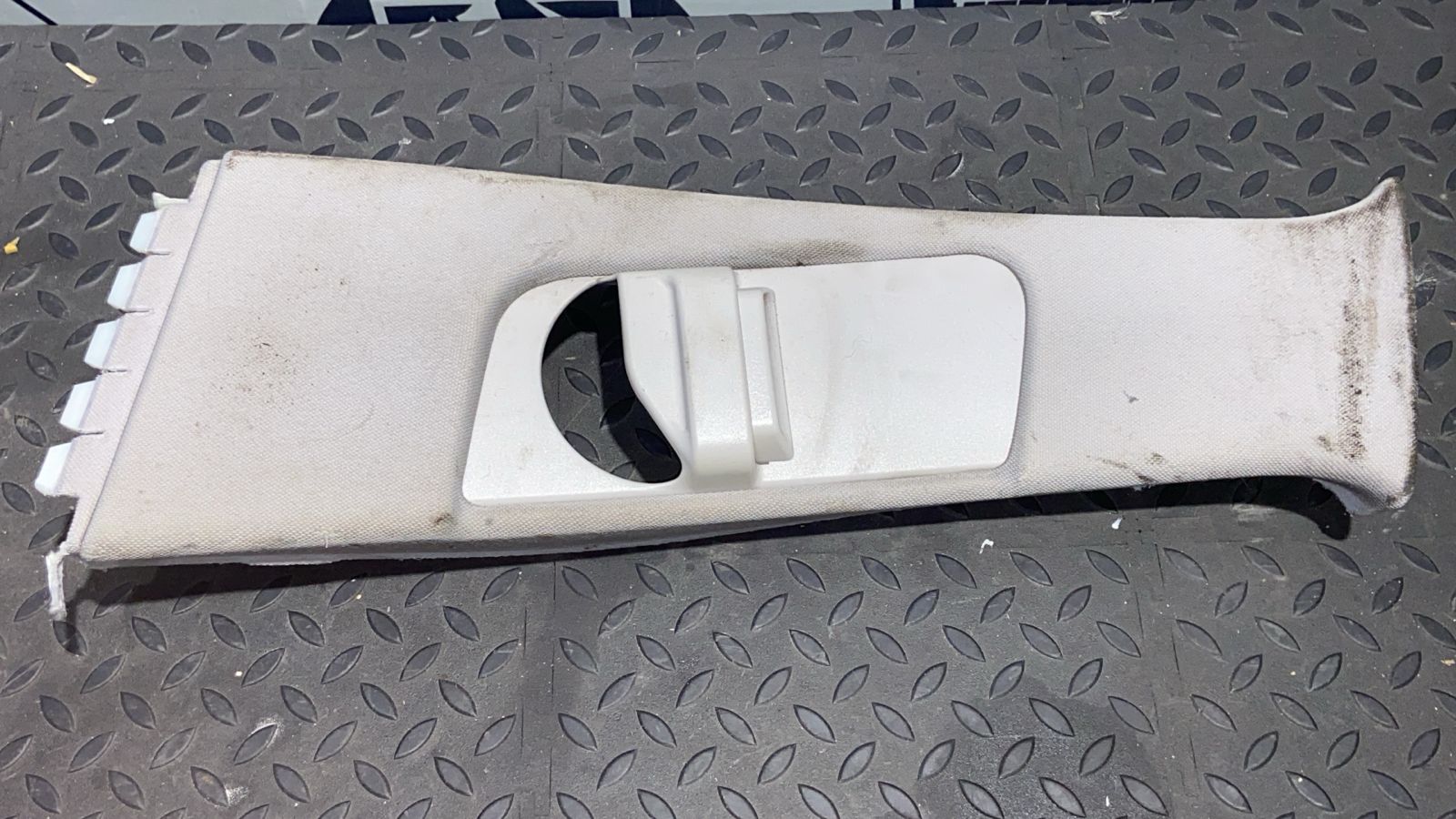 Обшивка стойки средняя левая Mercedes E/W211 2002-2009