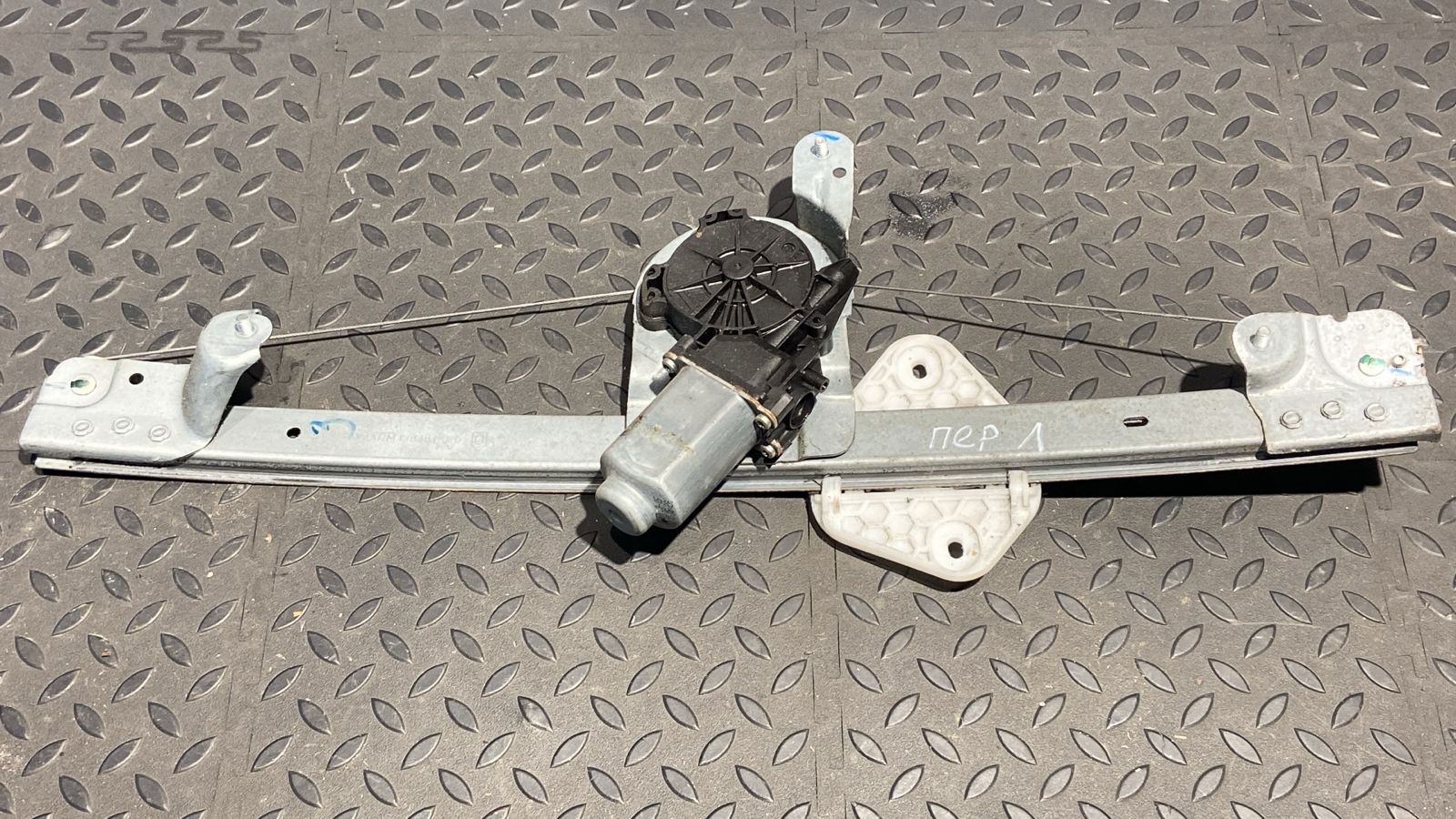 Стеклоподъемник передний левый Renault Logan 2004-2015