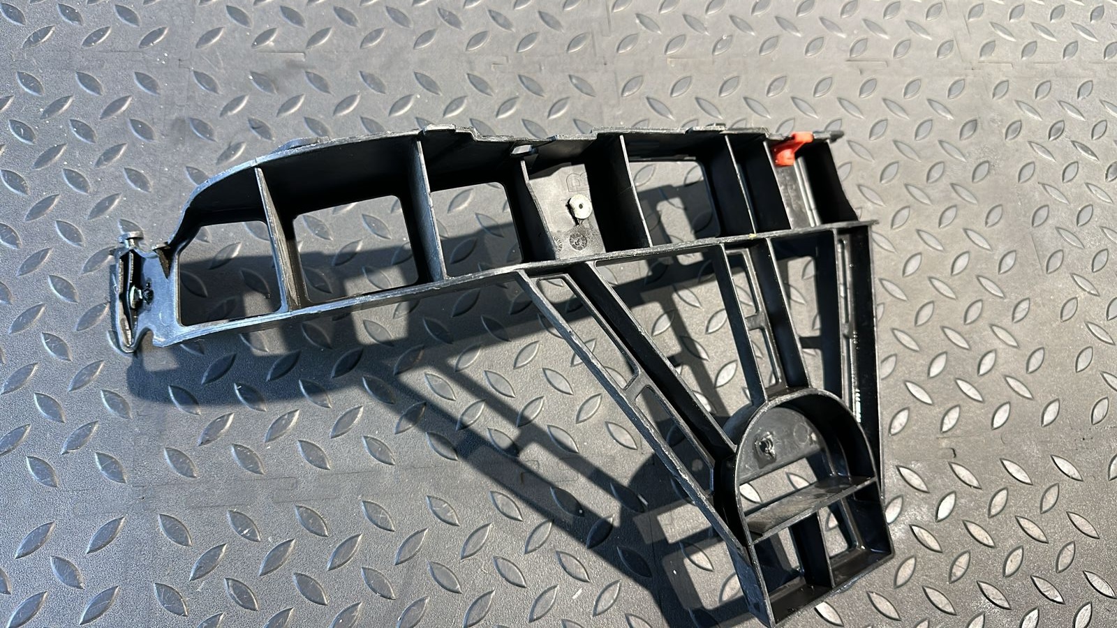 Кронштейн бампера задний правый Opel Vectra/C 2002-2008