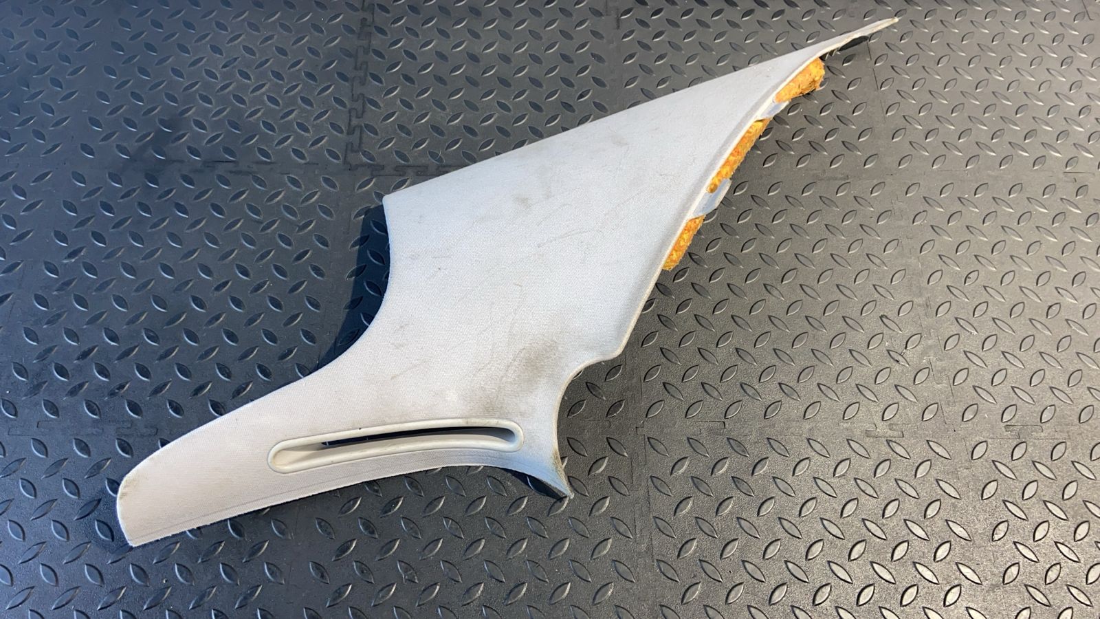 Обшивка стойки задняя правая Mercedes E/W211 2002-2009