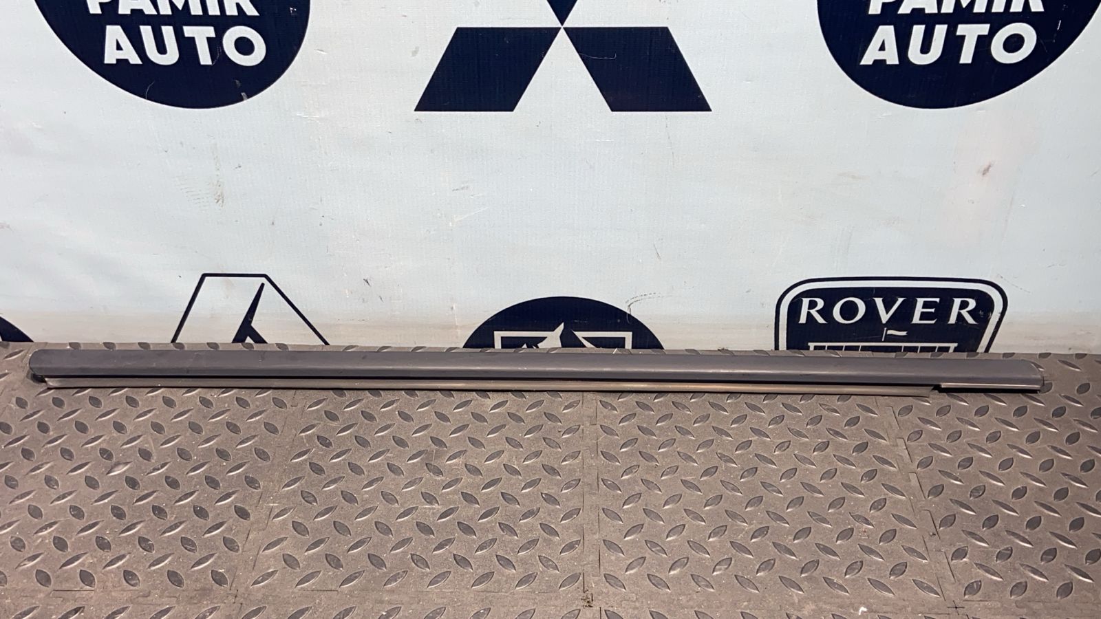 Уплотнитель двери передний правый Mercedes C/W203 2000-2008