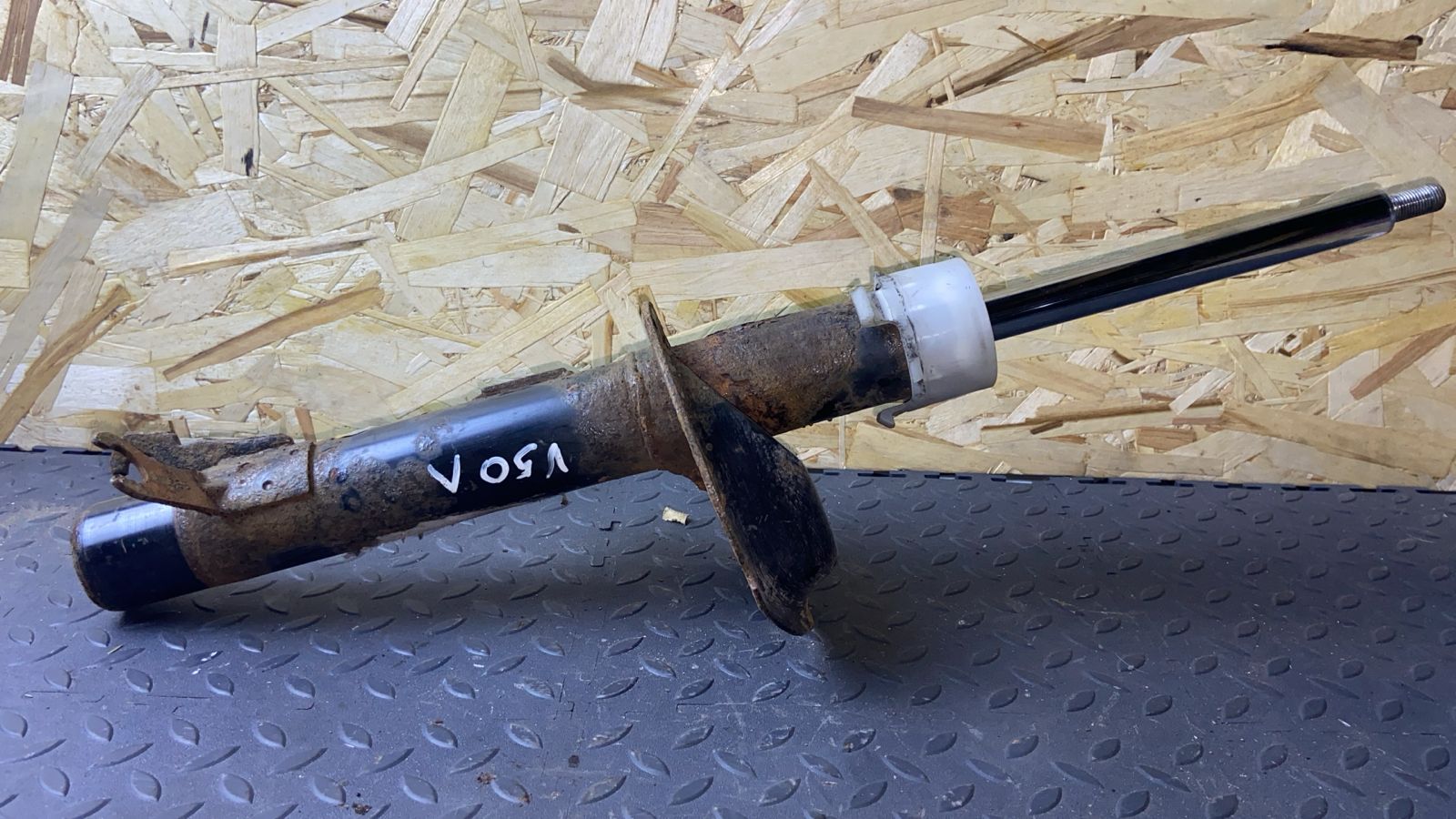 Амортизатор передний левый Ford Focus 1998-2007