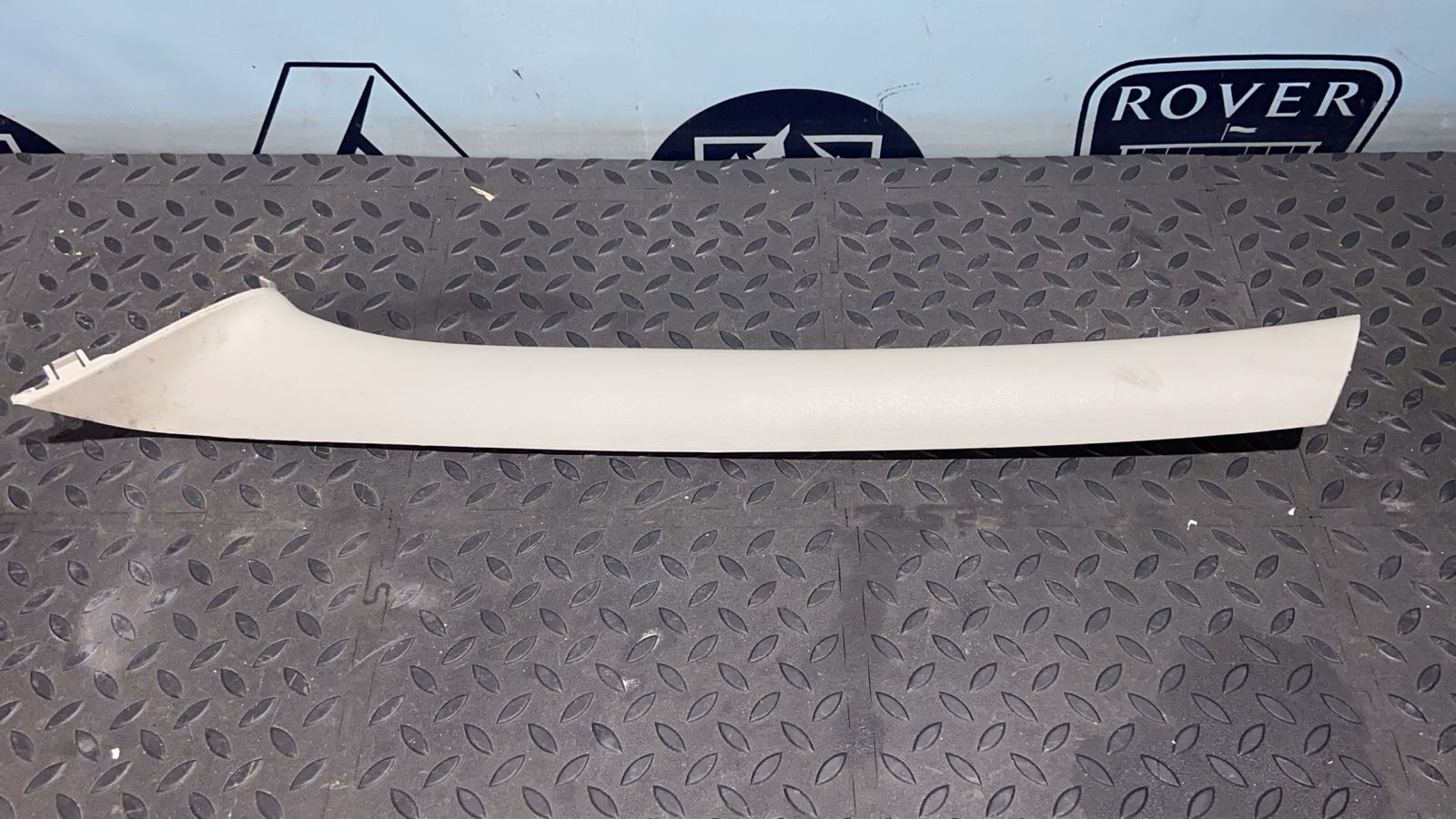 Обшивка стойки передняя левая Renault Sandero 2009-2014