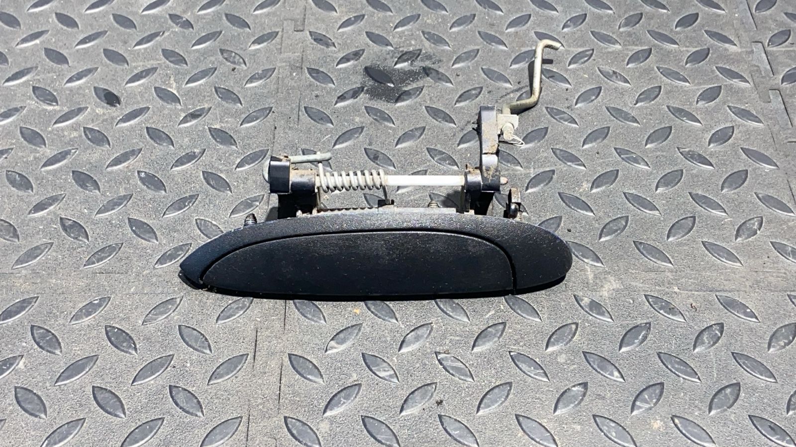 Ручка двери передняя левая Renault Logan 2004-2015