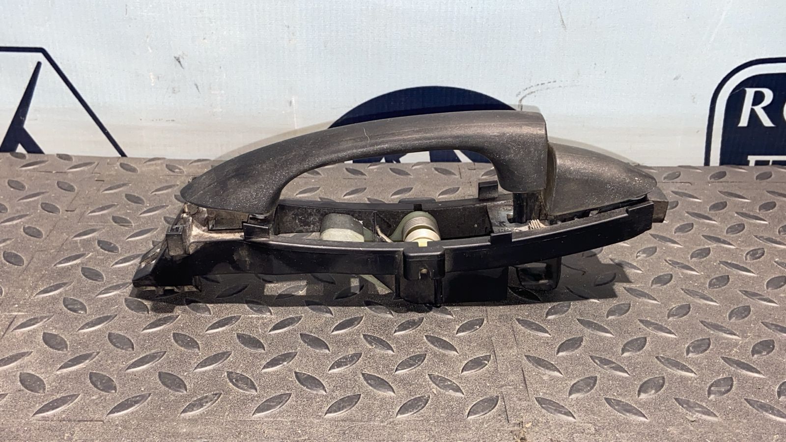 Ручка двери задняя правая Mercedes C/W203 2000-2008