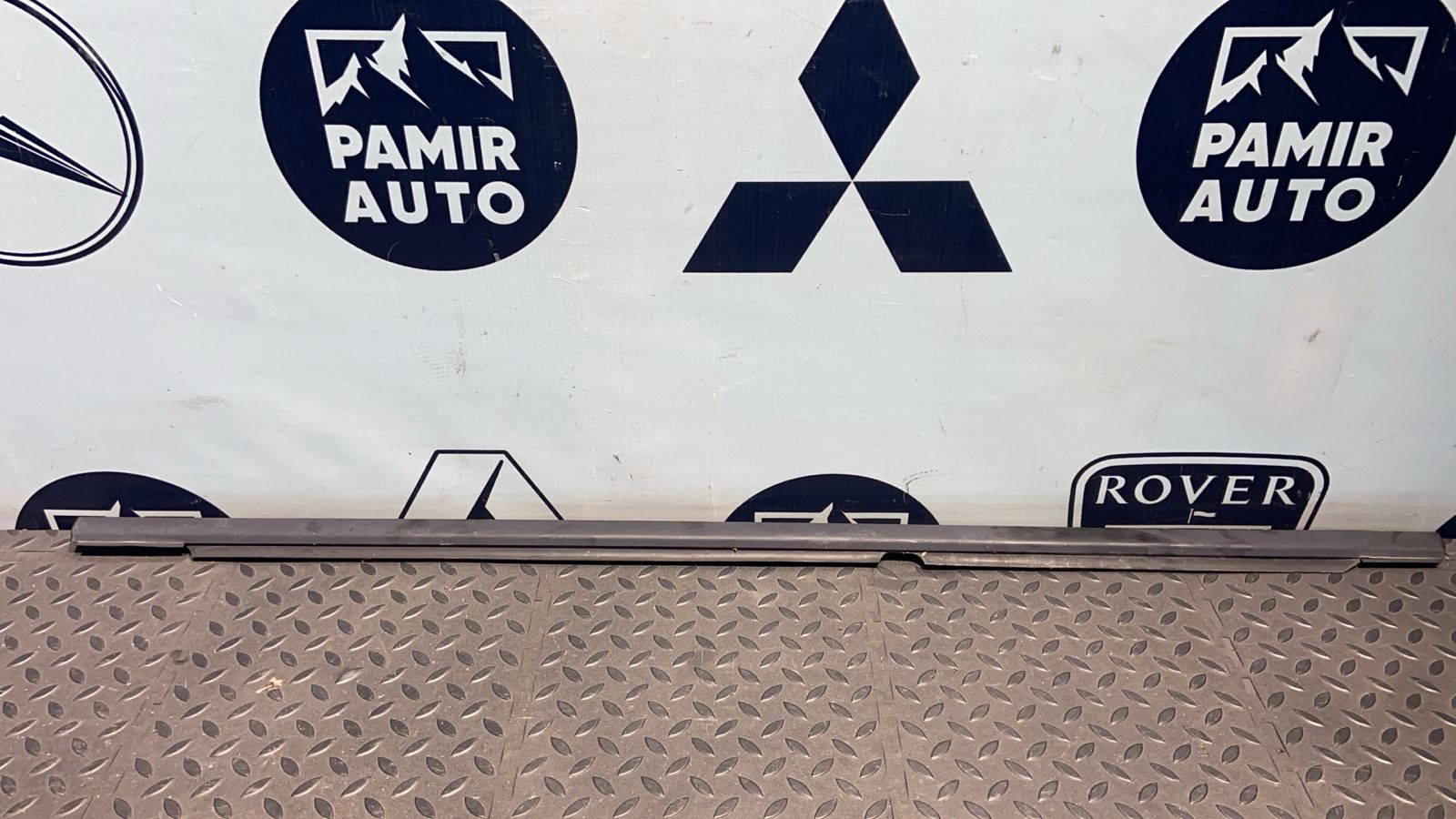 Уплотнитель двери задний правый Mercedes C/W203 2000-2008