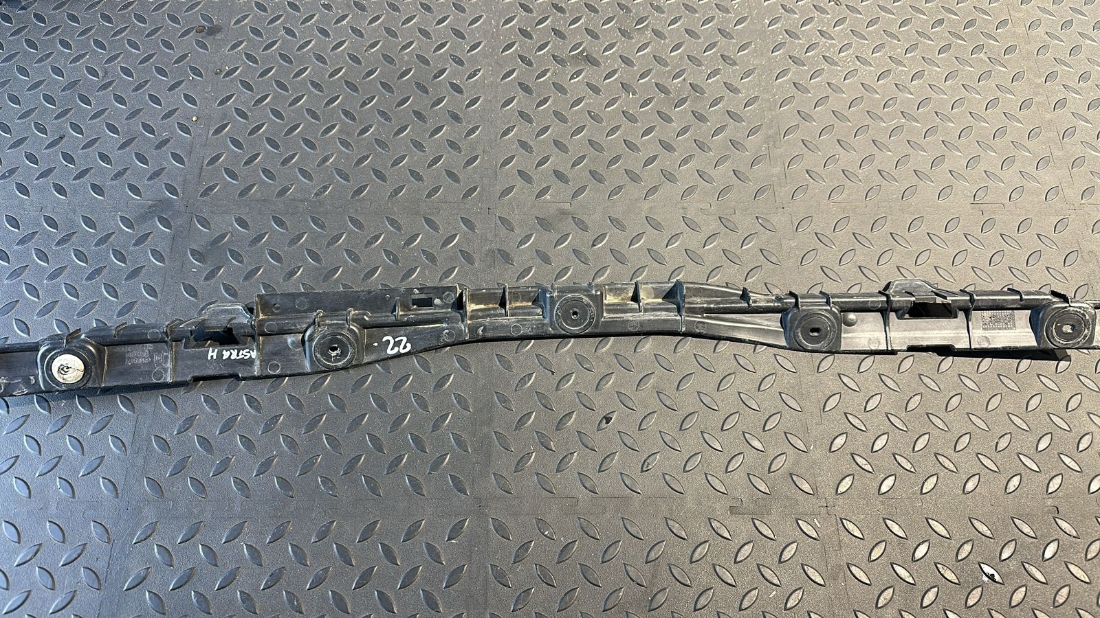 Кронштейн бампера задний Opel Astra/H 2004-2014