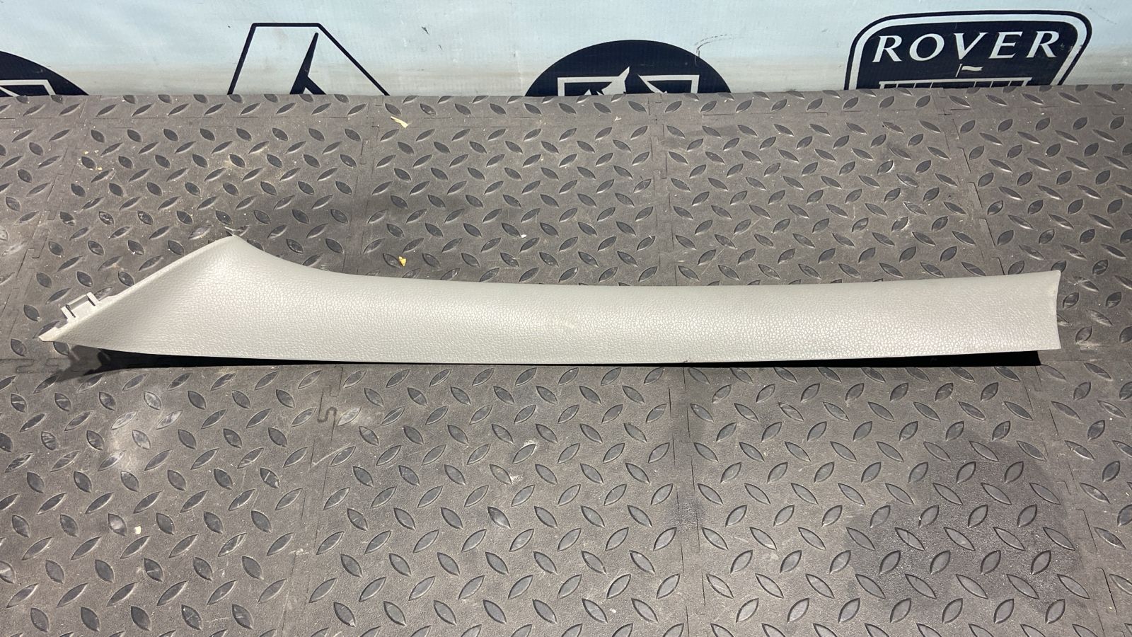 Обшивка стойки передняя левая Renault Logan 2004-2015