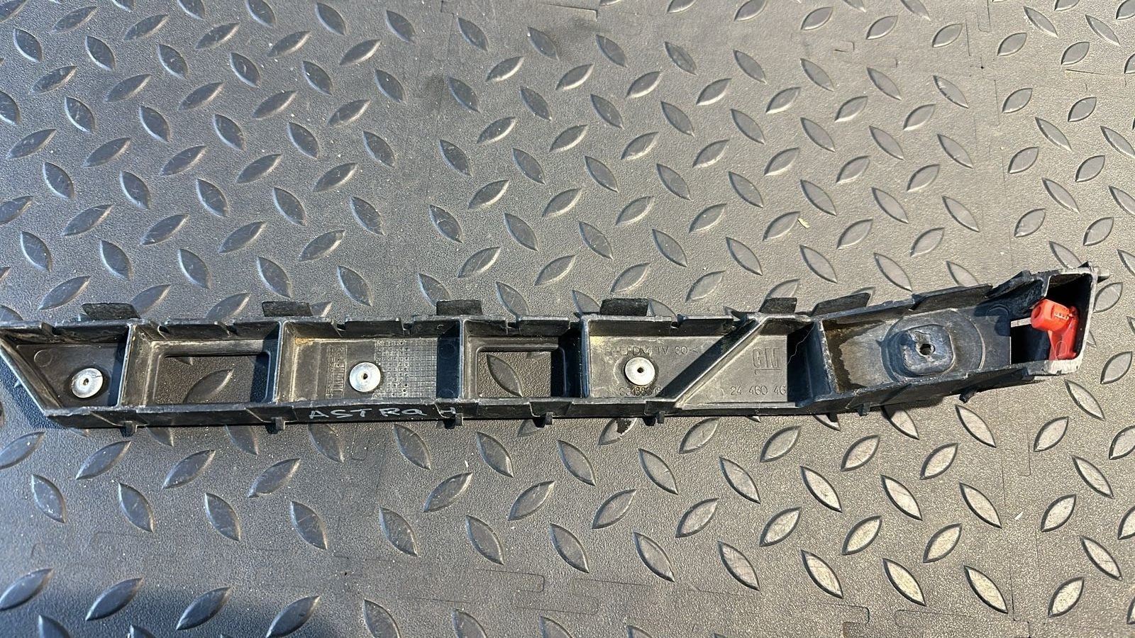 Кронштейн бампера задний правый Opel Astra/H 2004-2014