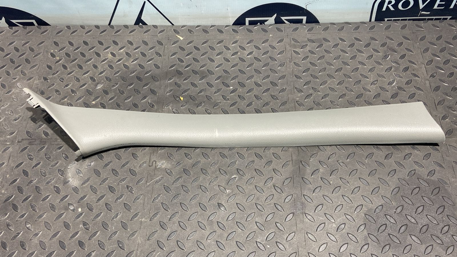 Обшивка стойки передняя правая Renault Logan 2004-2015