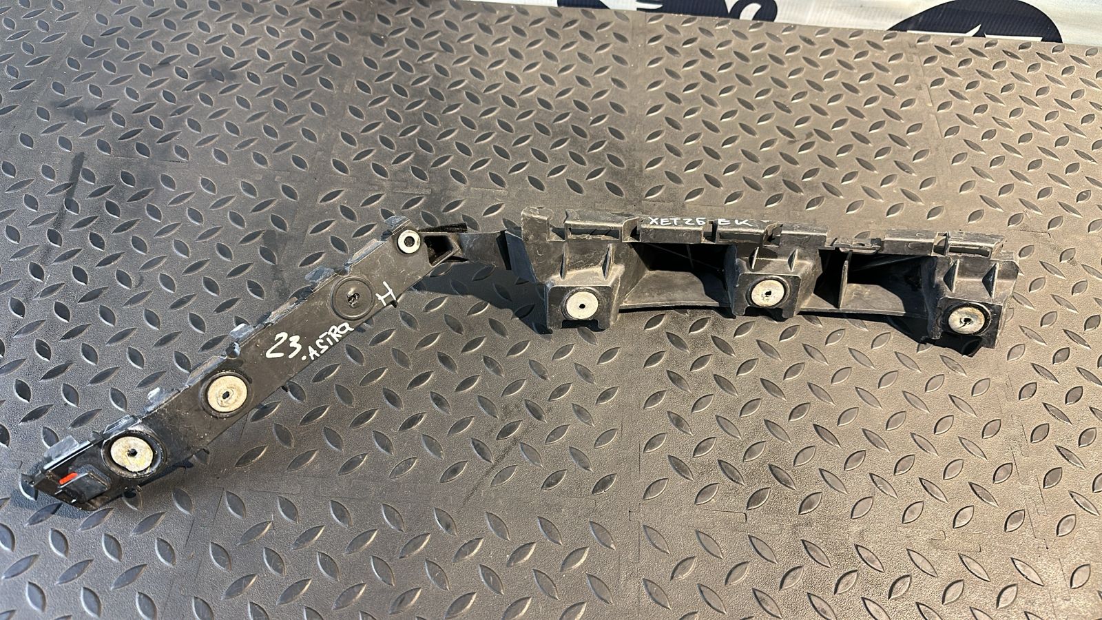 Кронштейн бампера задний правый Opel Astra/H 2004-2014