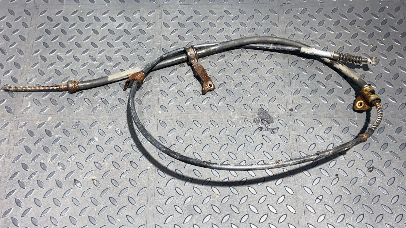 Трос стояночного тормоза Toyota Avensis/2 2003-2009