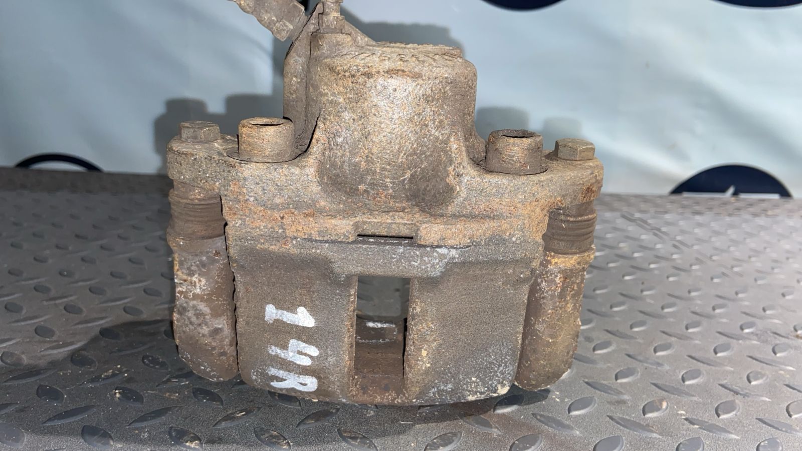 Суппорт передний левый Renault Logan 2004-2015