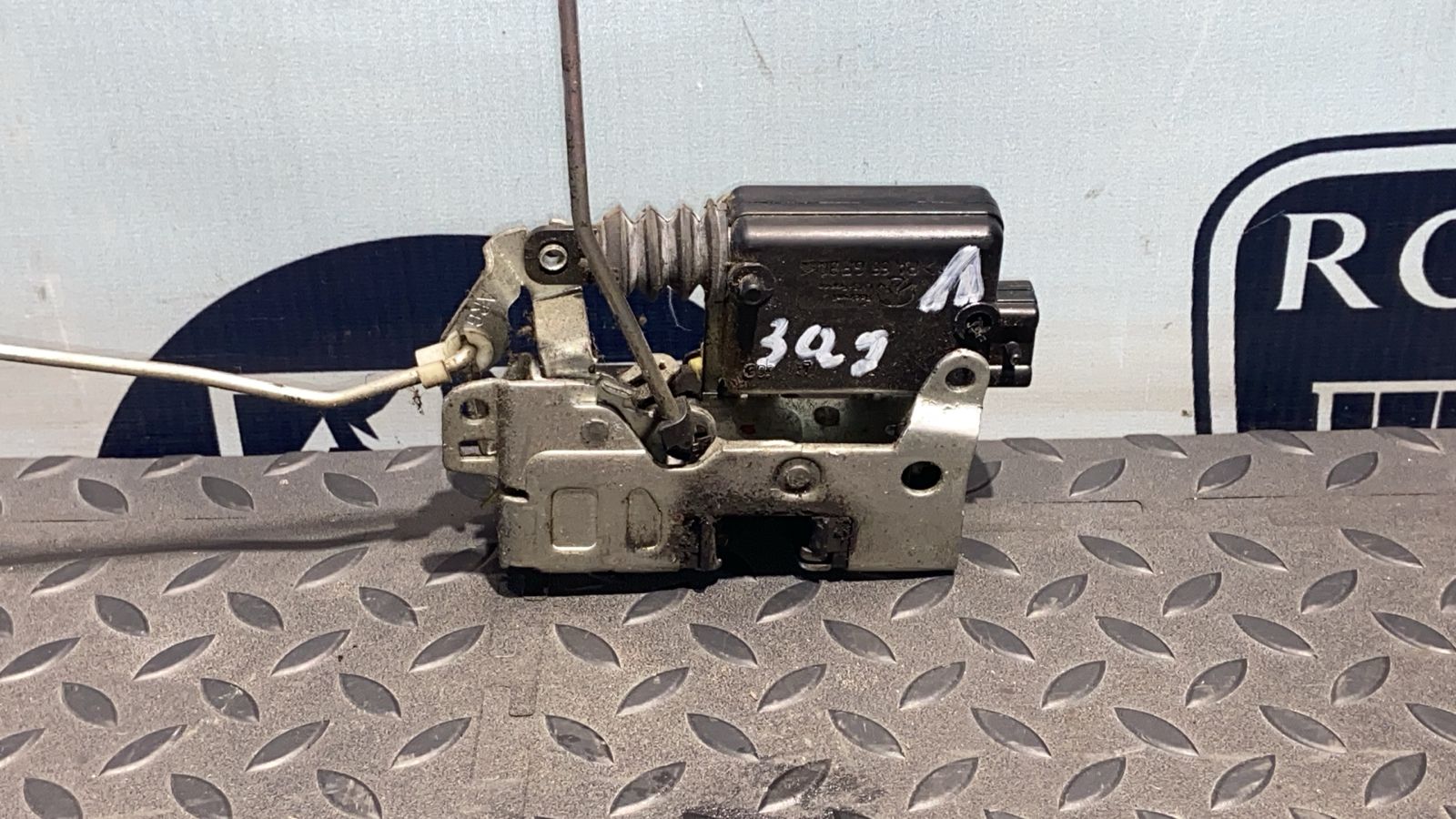 Замок двери задний левый Renault Logan 2004-2015