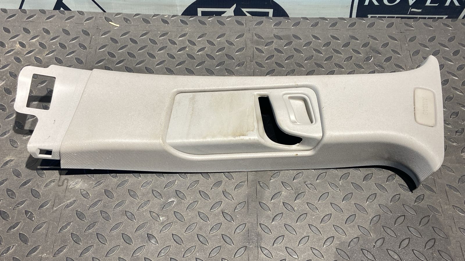 Обшивка стойки средняя левая Opel Zafira/B 2005-2014