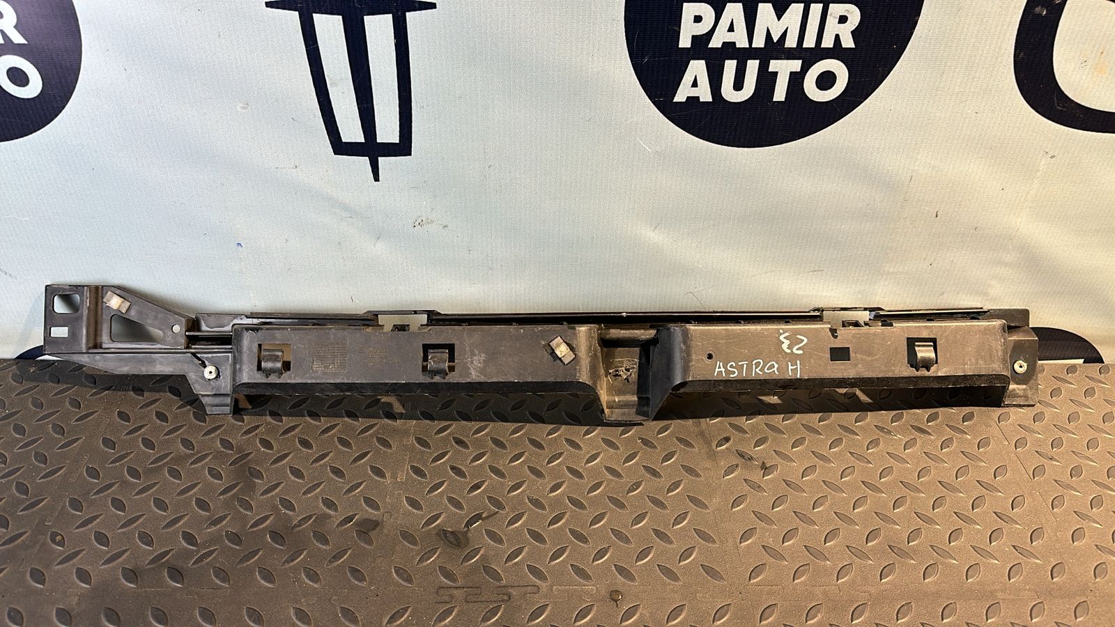 Кронштейн бампера задний Opel Astra/H 2004-2014