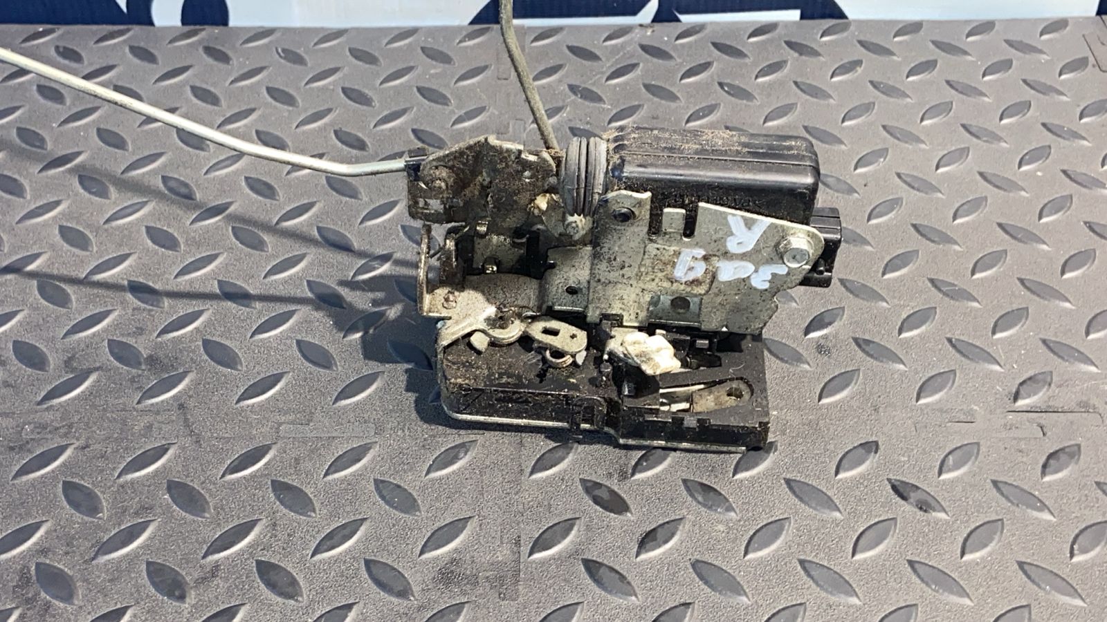 Замок двери задний правый Renault Logan 2004-2015