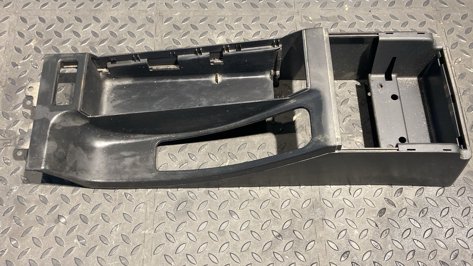 Консоль (Подлокотник) BMW 3/E46 1998-2007