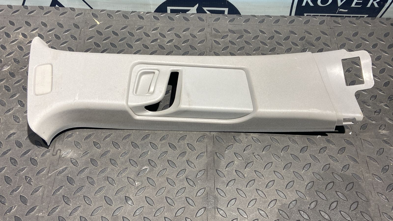 Обшивка стойки средняя правая Opel Zafira/B 2005-2014