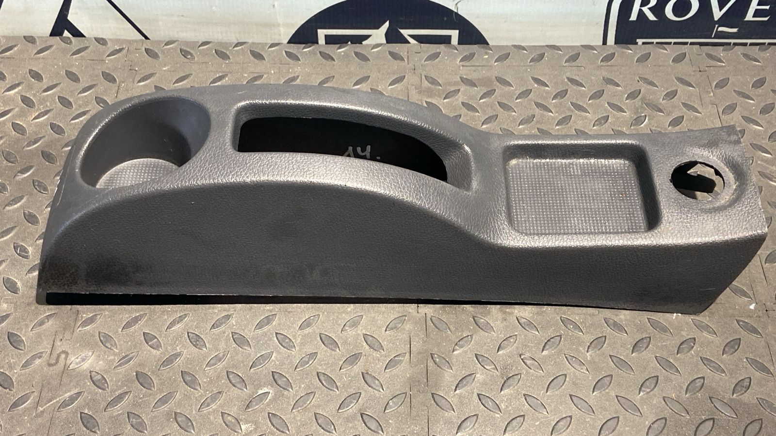 Консоль (Подлокотник) Renault Logan 2004-2015