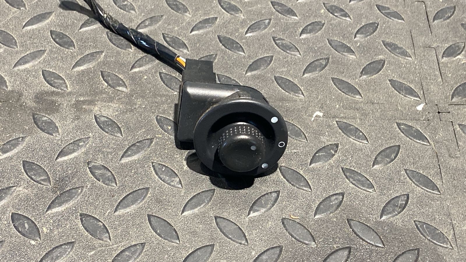 Переключатель регулировки зеркала Renault Logan 2004-2015