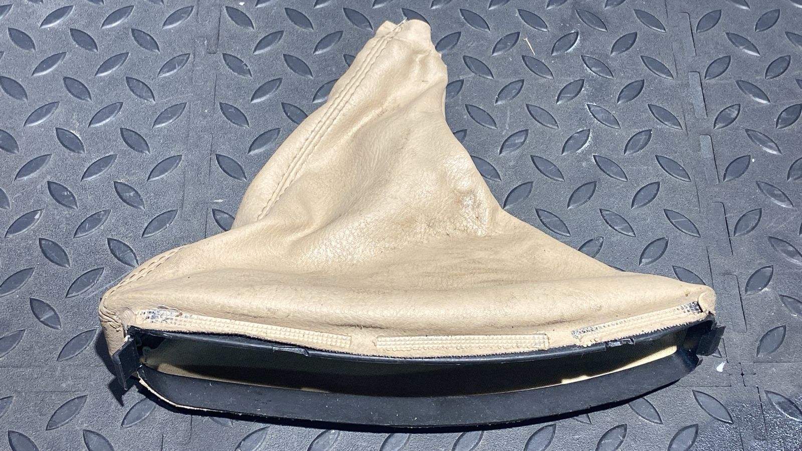 Кожух рычага стояночного тормоза BMW 3/E46 1998-2007