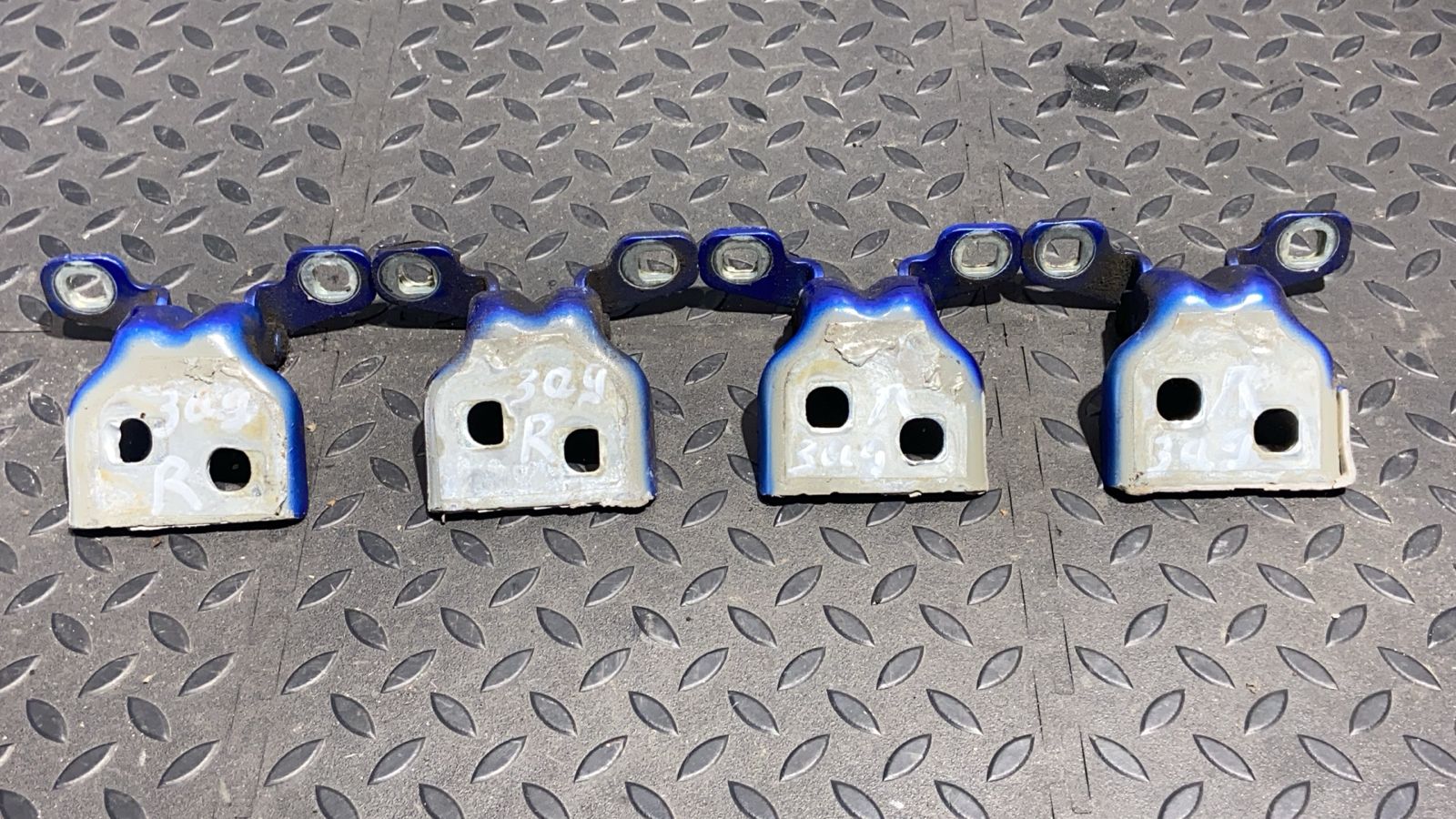 Петля двери задняя Renault Logan 2004-2015