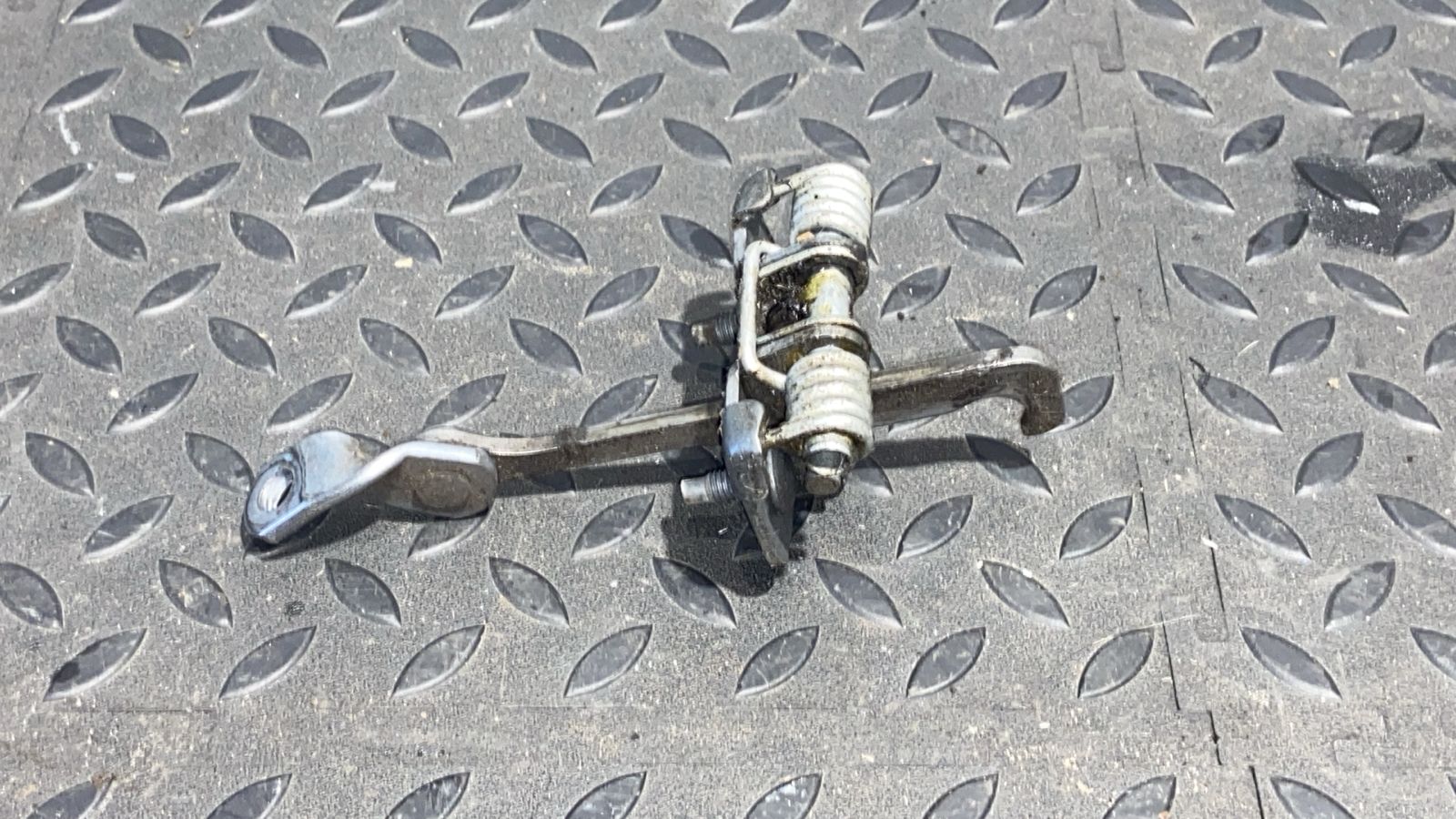 Ограничитель двери передний Renault Logan 2004-2015