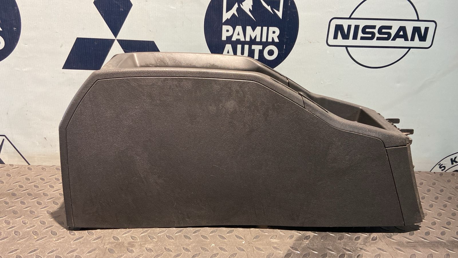 Консоль (Подлокотник) Opel Zafira/B 2005-2014