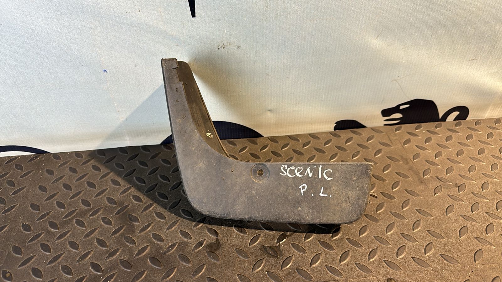 Брызговик передний левый Renault Scenic/2 2003-2009