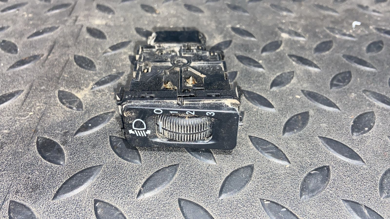 Кнопка корректора фар Mercedes M/W163 1997-2005