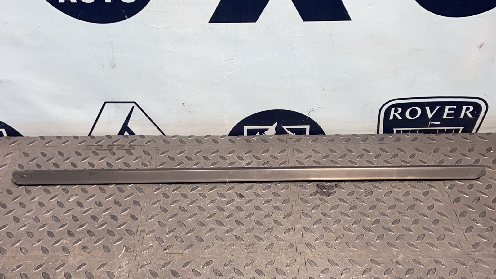 Уплотнитель двери передний левый Renault Logan 2004-2015