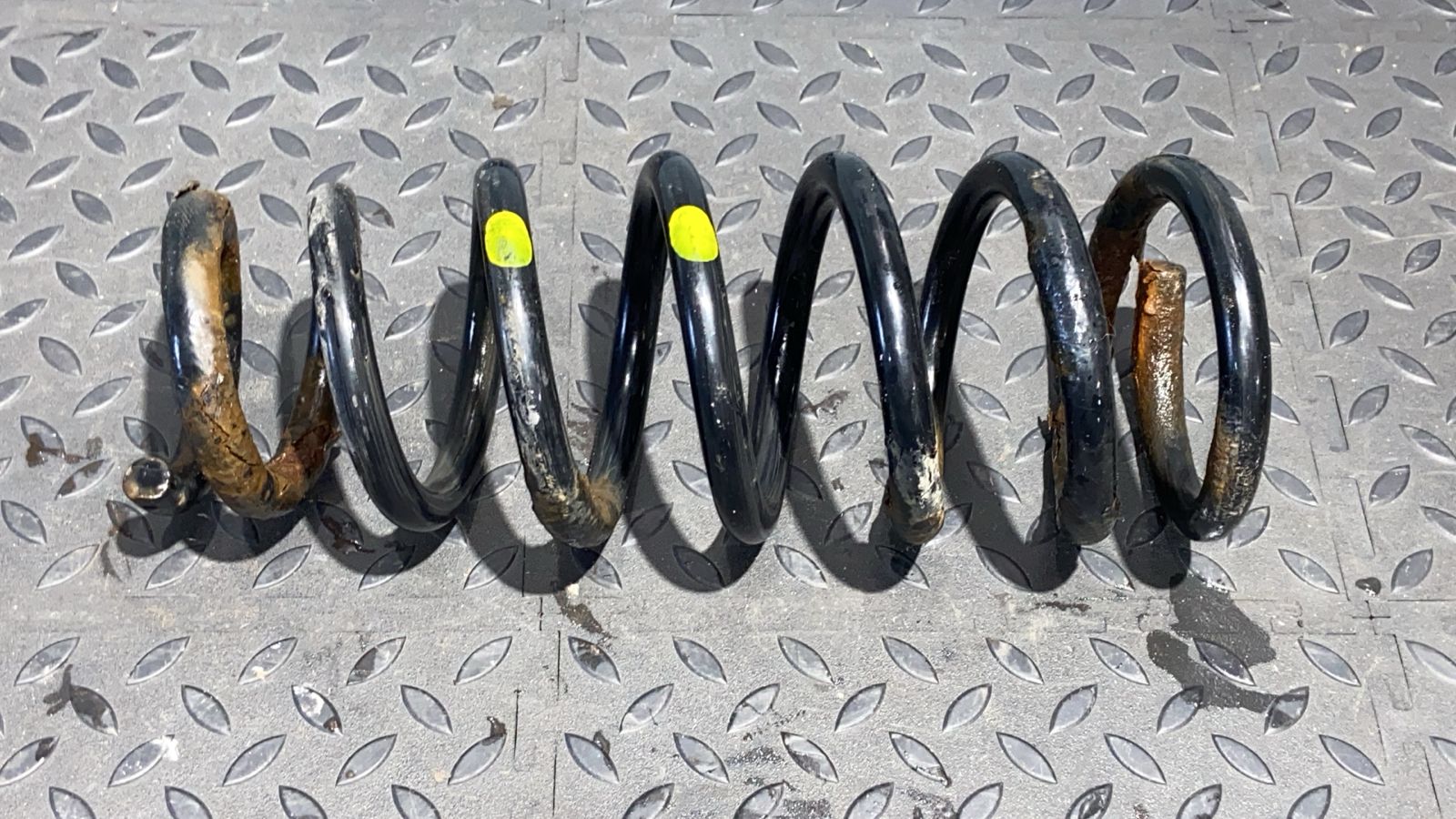 Пружина задняя Toyota Avensis/2 2003-2009