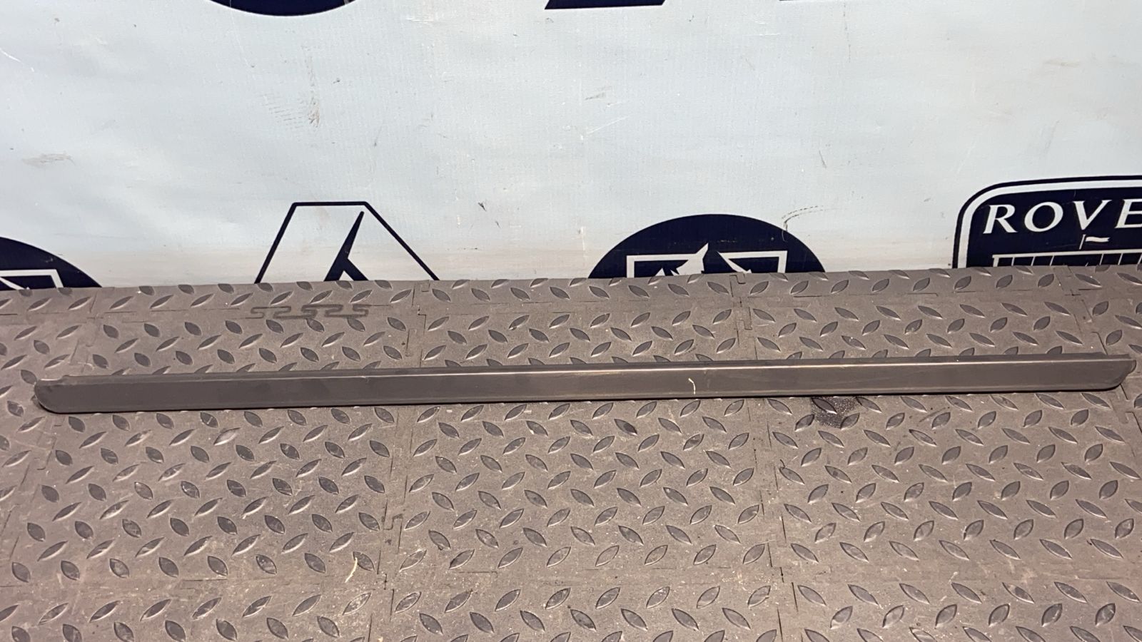 Уплотнитель двери задний левый Renault Logan 2004-2015