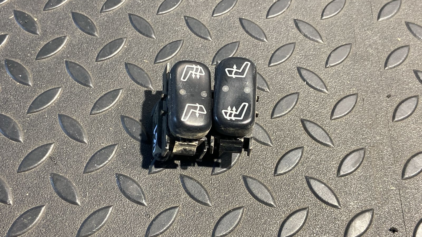 Кнопка обогрева сидений Mercedes M/W163 1997-2005