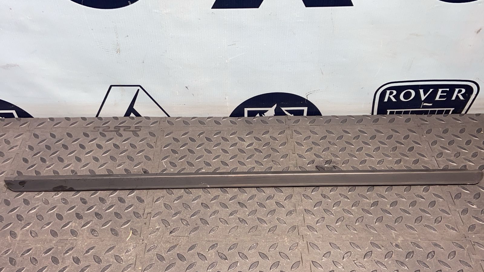 Уплотнитель двери передний правый Renault Logan 2004-2015