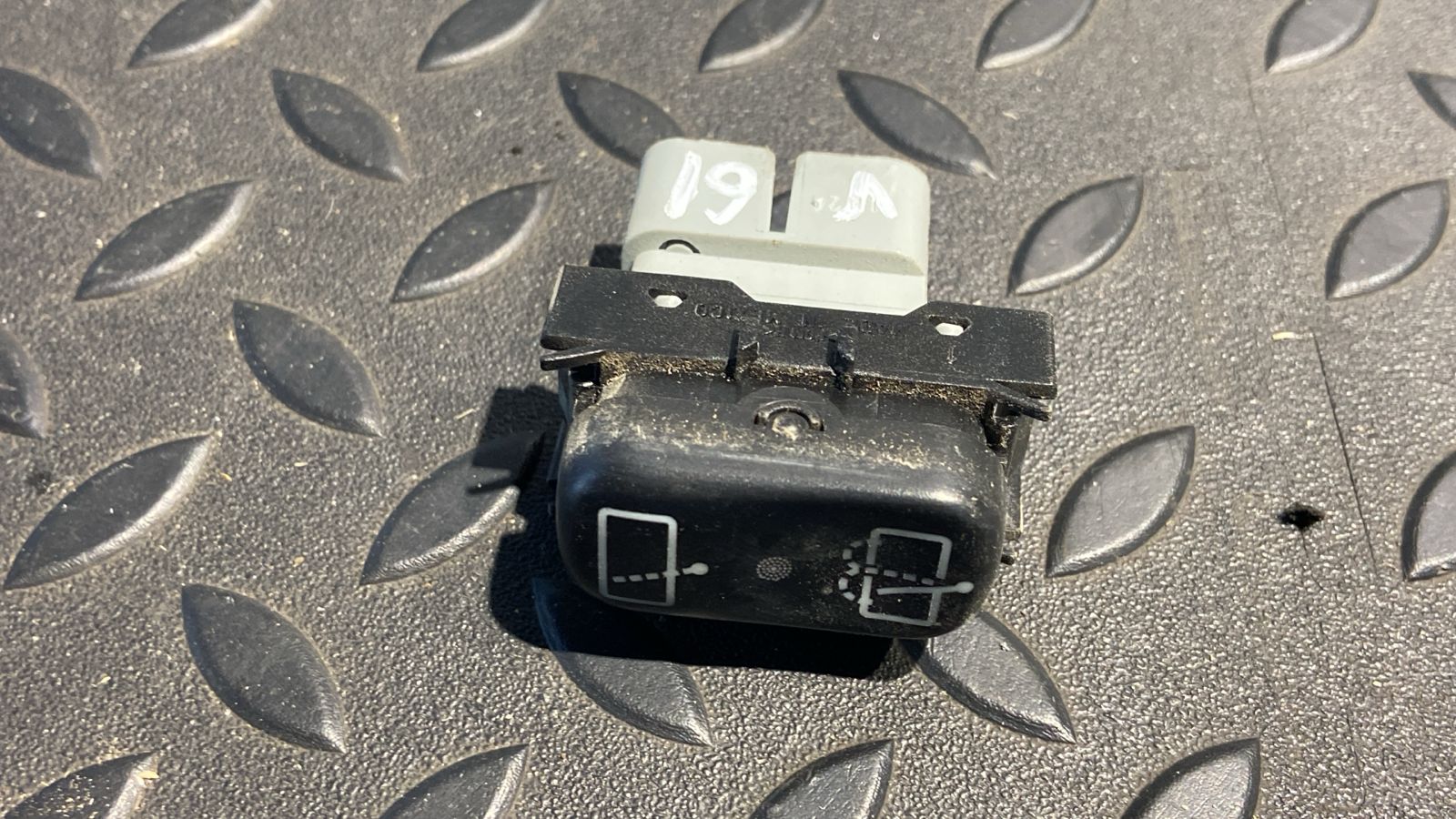 Кнопка стеклоочистителя Mercedes M/W163 1997-2005