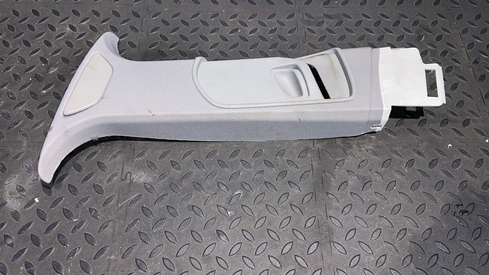 Обшивка стойки центральная левая Opel Vectra/C 2002-2008