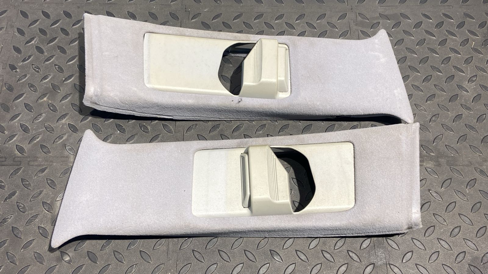 Обшивка стойки средняя Mercedes C/W203 2000-2008