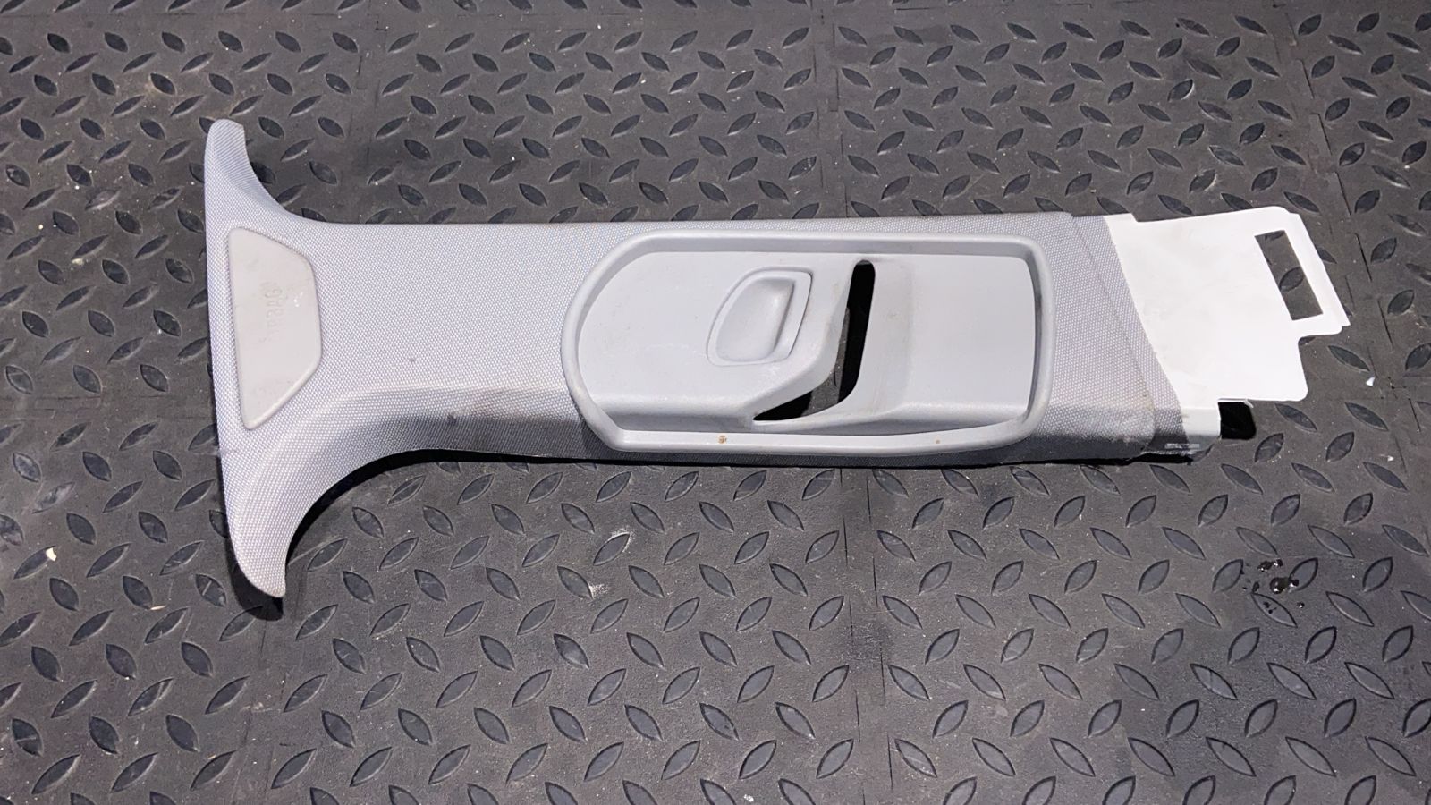 Обшивка стойки центральная правая Opel Vectra/C 2002-2008