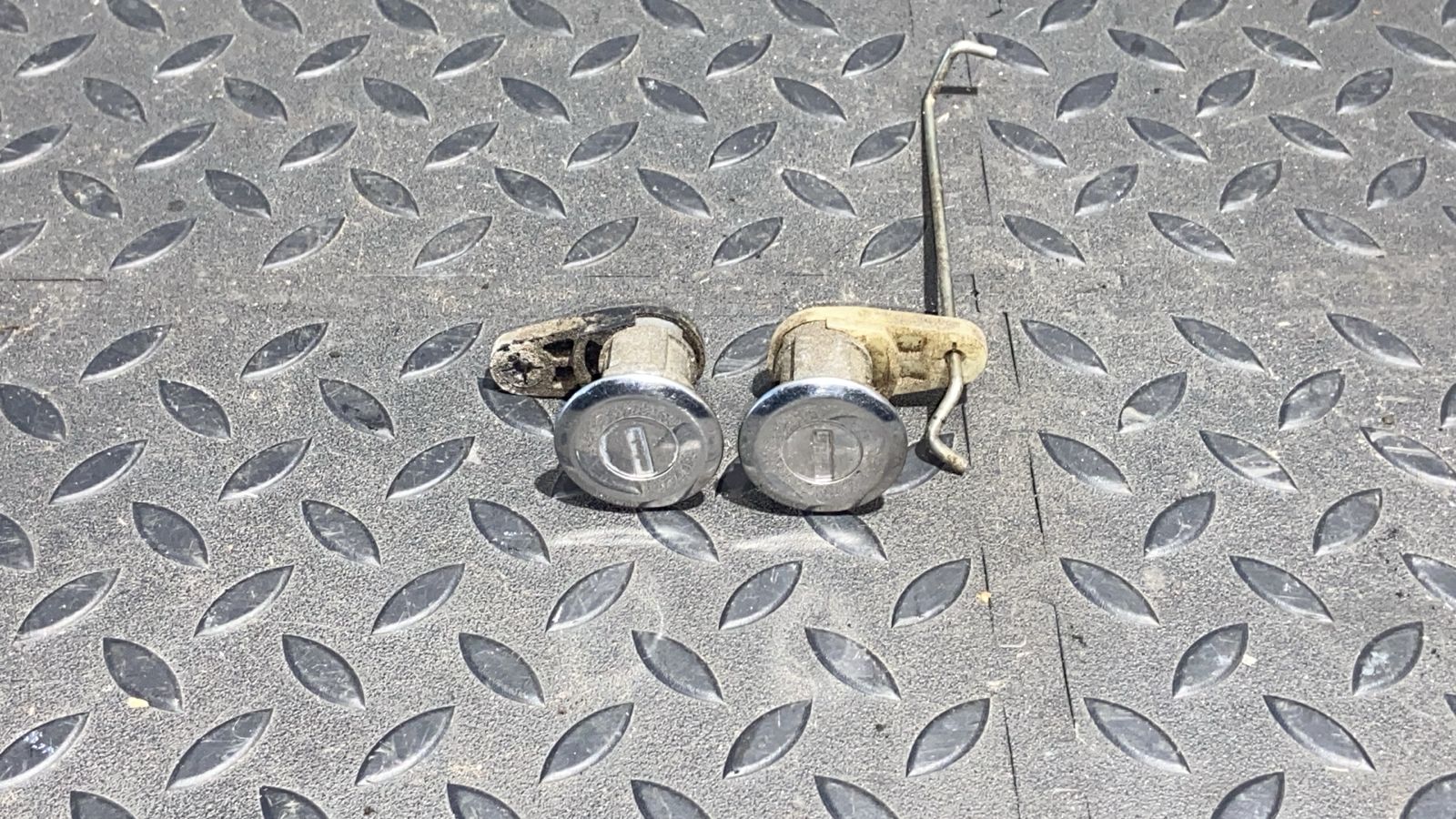 Личинка замка двери передняя Renault Logan 2004-2015