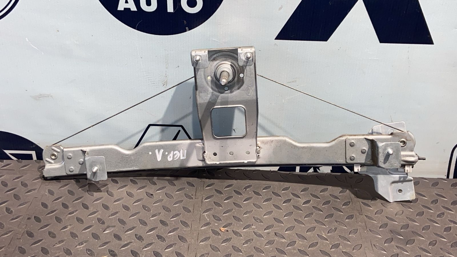 Стеклоподъемник передний левый Renault Sandero 2009-2014