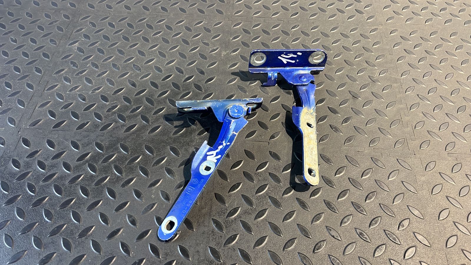 Петля капота Renault Logan 2004-2015